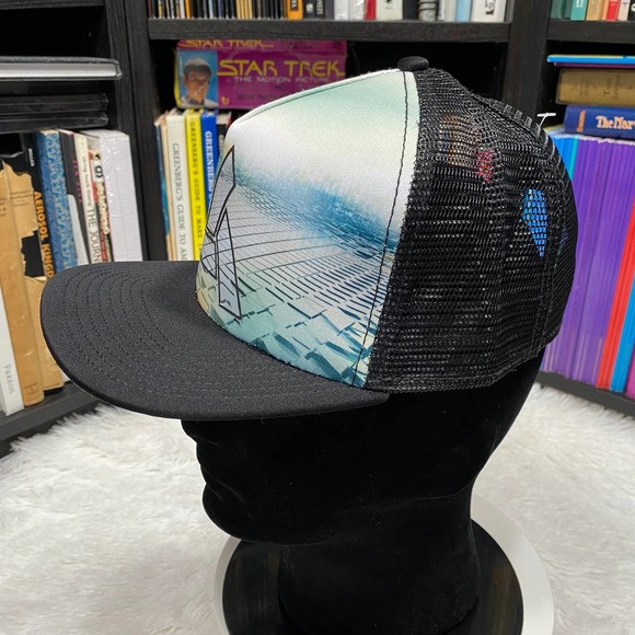 ASSASSINS CREED UNITY TRUCKER HAT "NWOT" - Picture 2 of 5